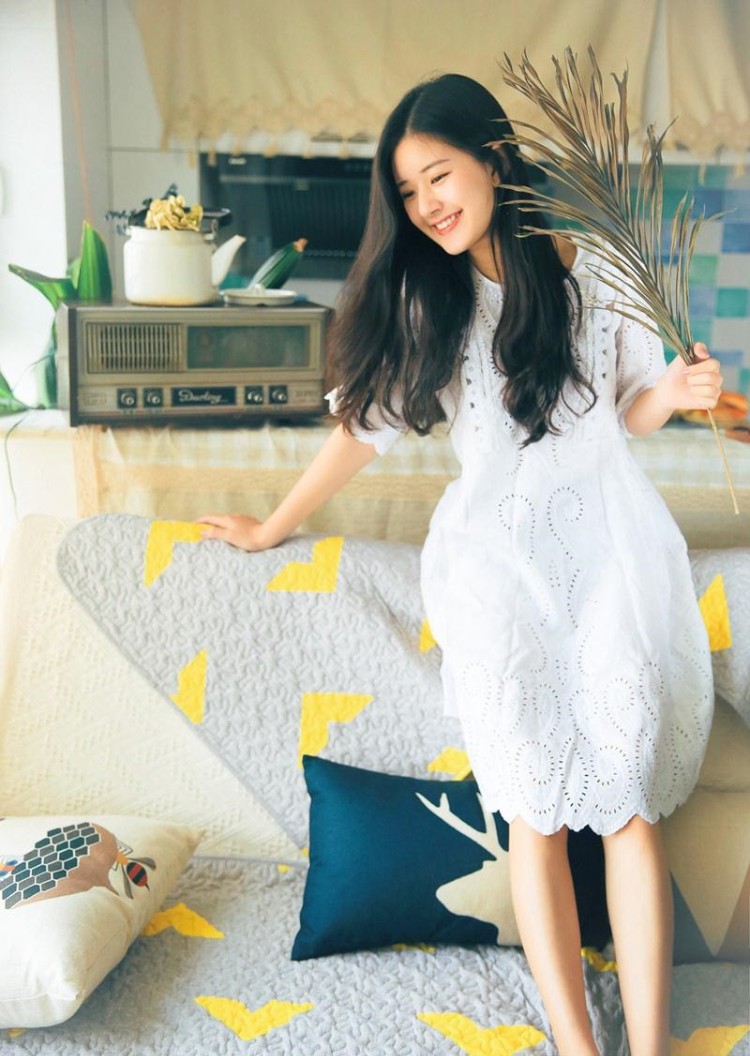 甜美笑容演绎清新自然风