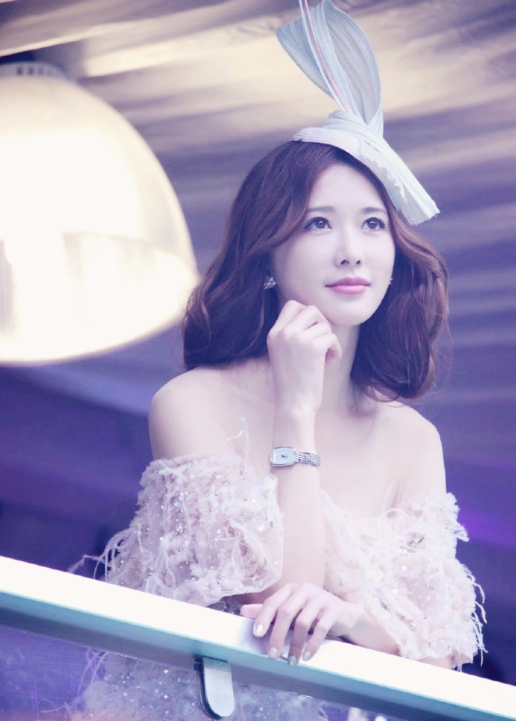 林志玲出席某活动  优雅时尚气质