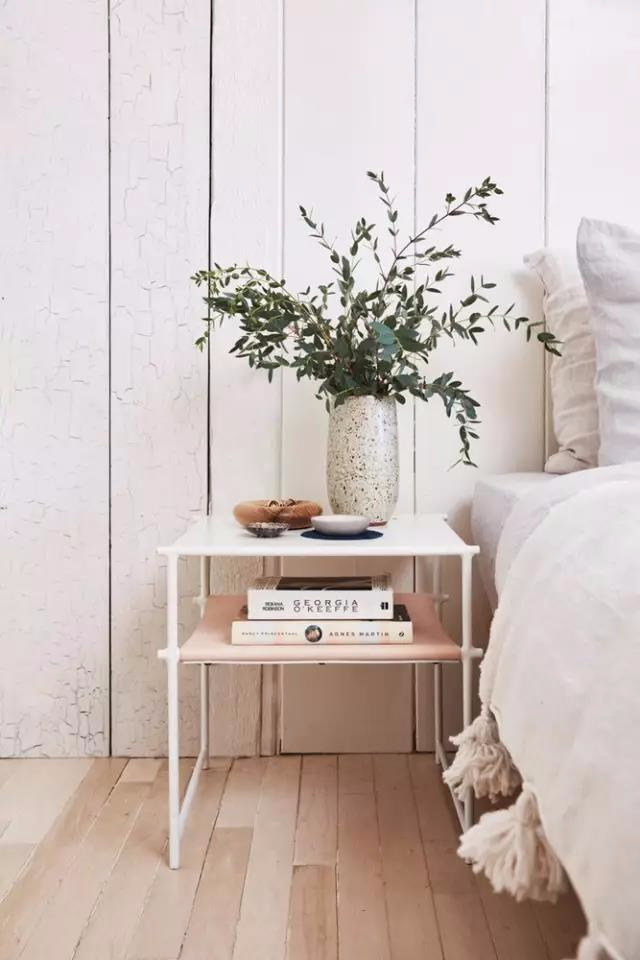 别买床头柜，用这些来代替，更实用也更美观！