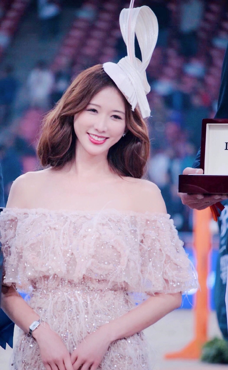 林志玲出席某活动  优雅时尚气质