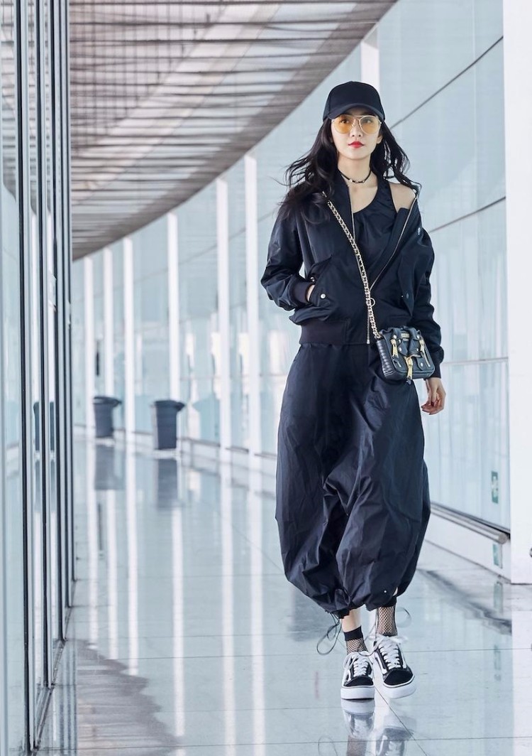 王鸥启程巴黎时装周酷装