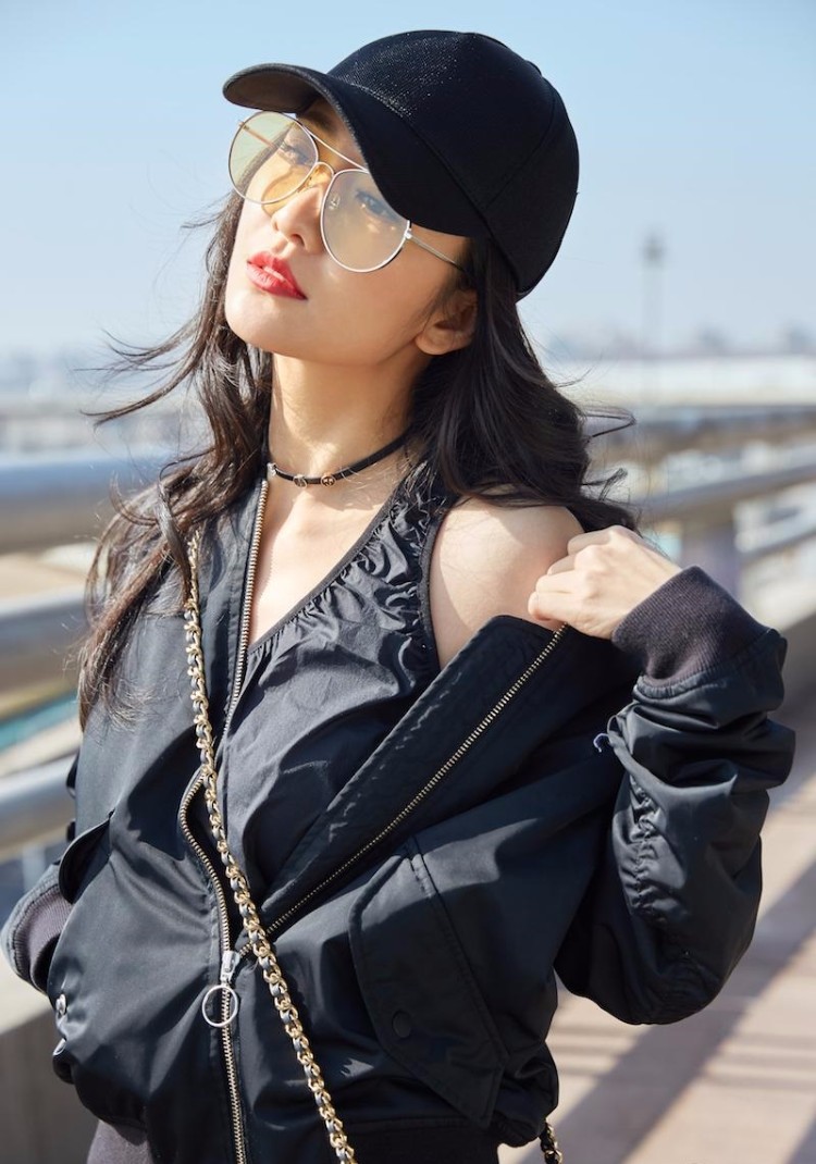 王鸥启程巴黎时装周酷装