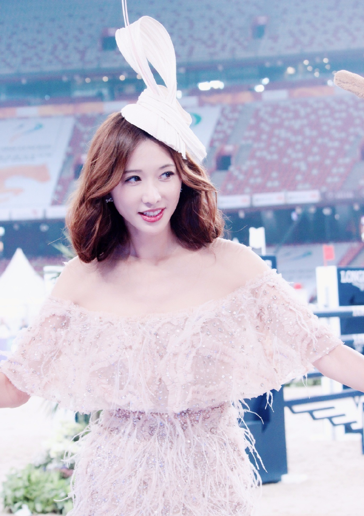 林志玲出席某活动  优雅时尚气质