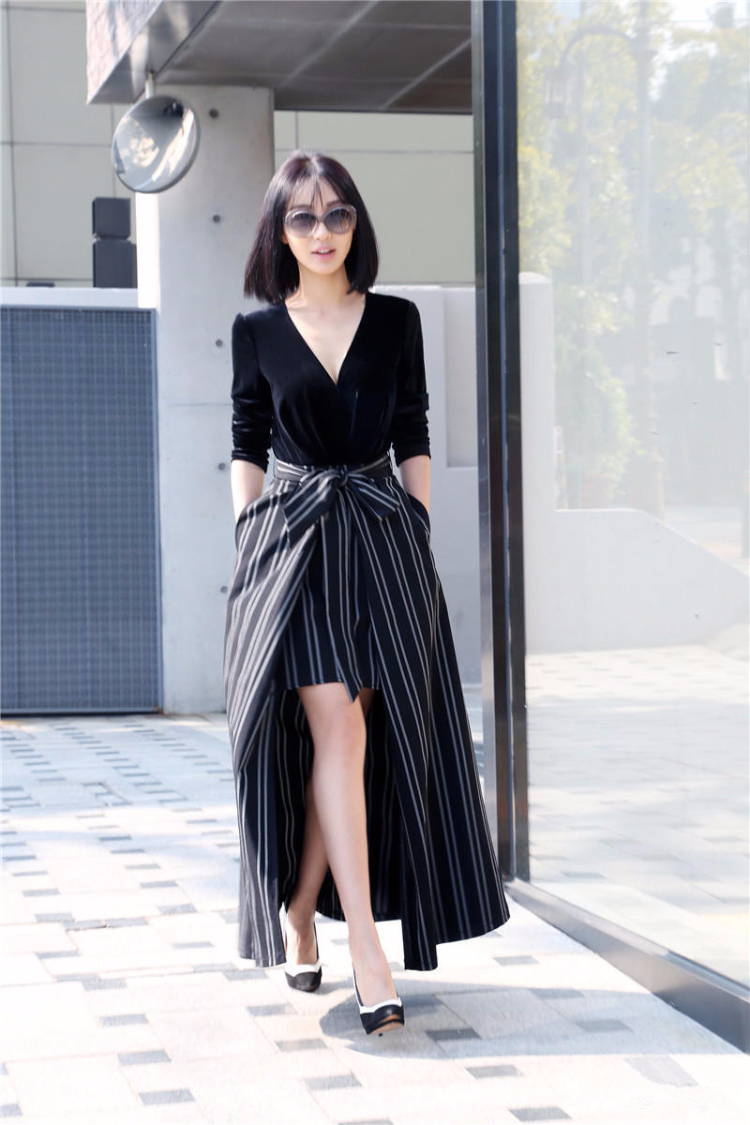 李菲儿拍青春时尚写真 甜美靓丽皮肤白皙