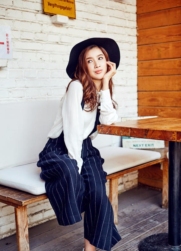 徐立复古风时尚大片 俏皮灵动又不失大气