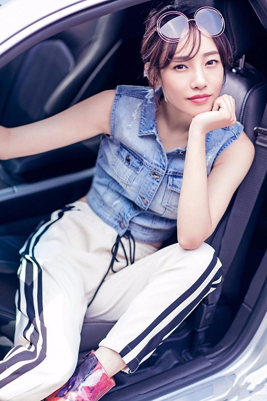 白百何早春时尚大片 温暖阳光活力四射