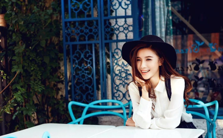 徐立复古风时尚大片 俏皮灵动又不失大气