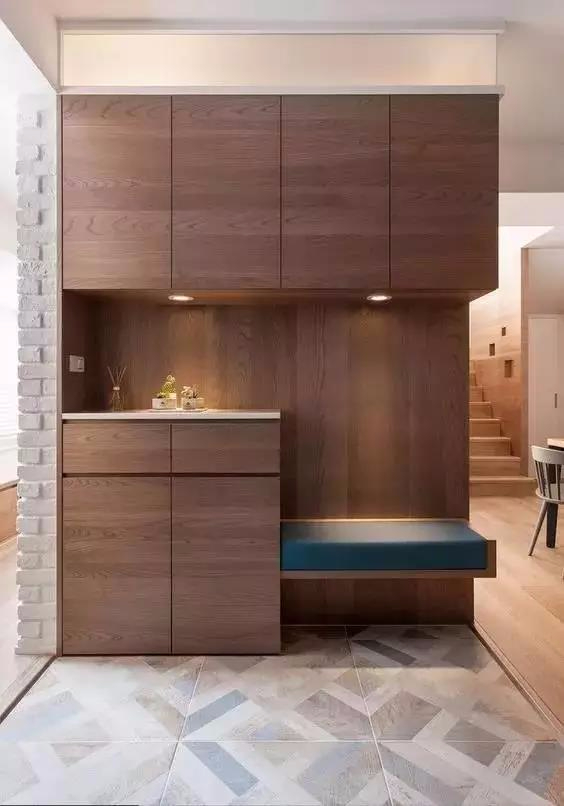 小户型的玄关鞋柜设计，就要跟着格局来，适合才好！