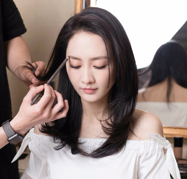 王鸥街拍写真 气质时尚迷人