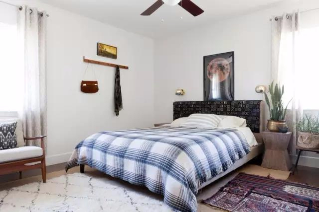 别买床头柜，用这些来代替，更实用也更美观！