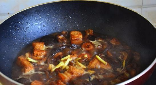 香菇炖肉的家常做法~收好！