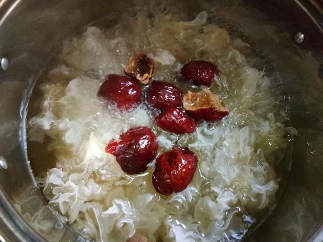 女人夏天常喝这碗汤，提神润肺补气和血功效好！