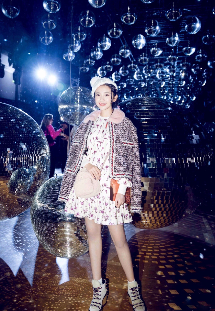 唐艺昕巴黎大片 甜美小清新少女气息