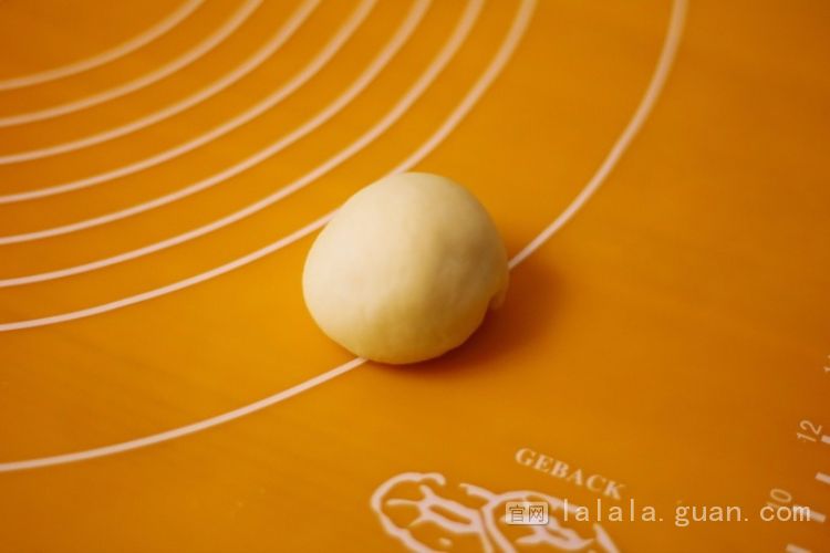 这样做的小面包不仅颜值好，味道更没得说，当早餐或下午茶都很赞