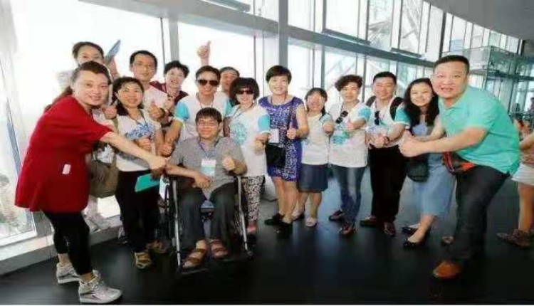 加入公司，一部手机通过互联网简简单单创业，开开心心过好每一天，