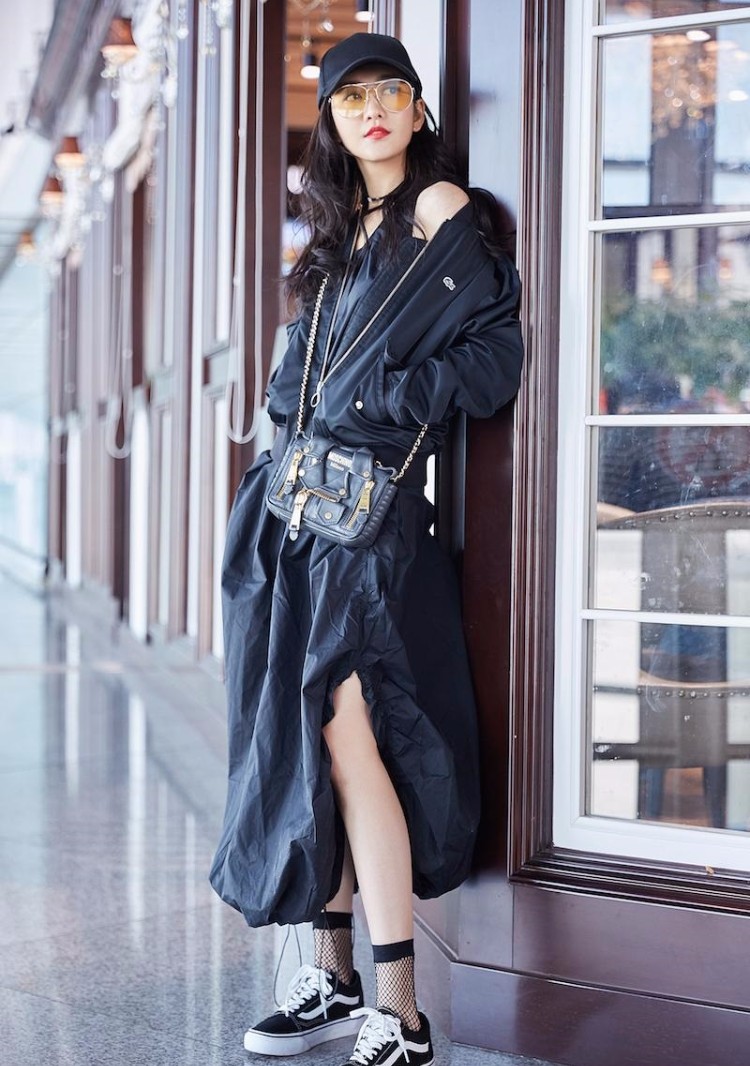 王鸥启程巴黎时装周酷装