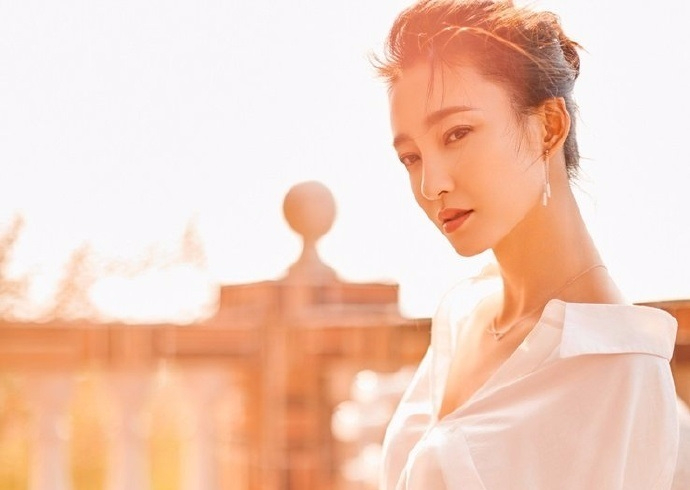 王丽坤优雅知性写真 纯净温婉大气