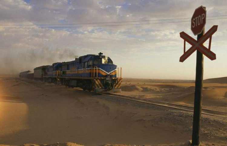 这个沙漠超诡异 有百亿吨水却几乎寸草不生