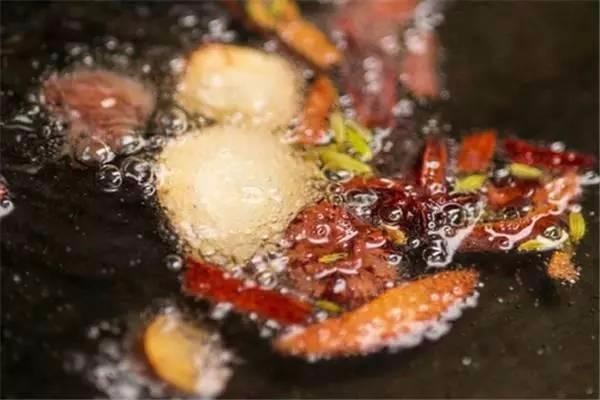 虾滑自己在家做，Q弹爽滑，比火锅馆的好吃一百倍