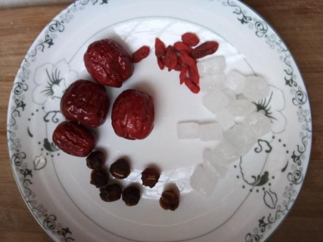 女人夏天常喝这碗汤，提神润肺补气和血功效好！