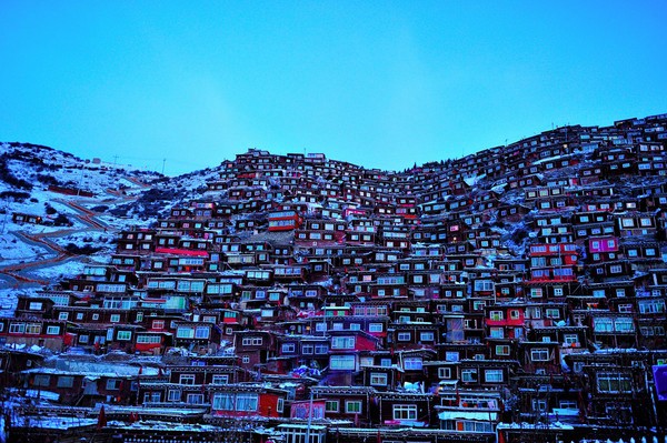 世界上最大的一座佛学院，号称“东方耶路撒冷”