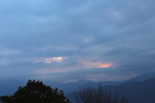 台湾：阿里山之云兴霞蔚与耀眼日出