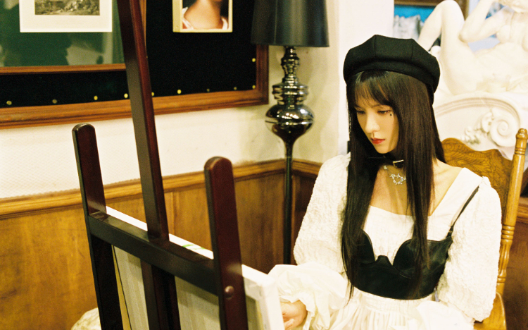 张予曦复古风情