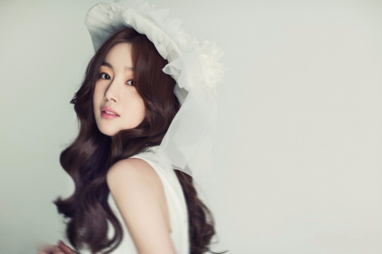 韩国女星韩善花时尚大片 气质优雅动人