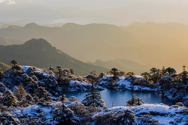 川西有一片处女地，遍地是水晶，景色媲美香格里拉