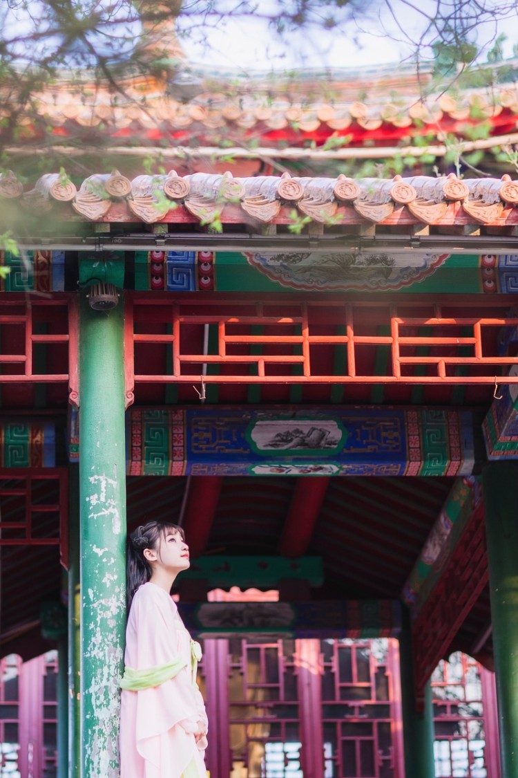 清纯刘海古装裙美女 清新活泼有少女气质