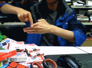 好机智的小朋友，为了糖果也是拼了