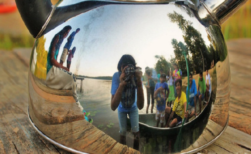 一位带着茶壶去旅行的妹子