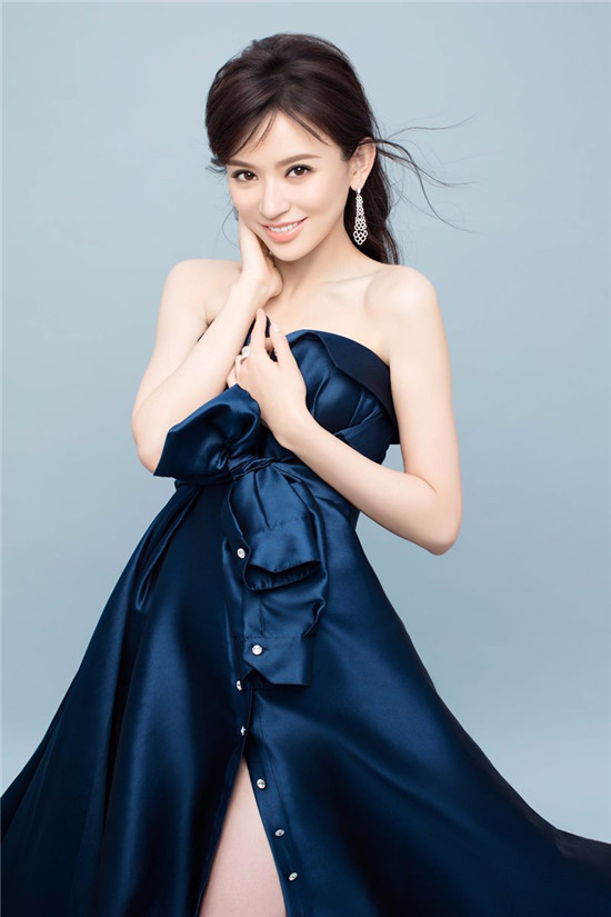 施诗最新礼服裙写真 尽显曼妙身材和优雅气质