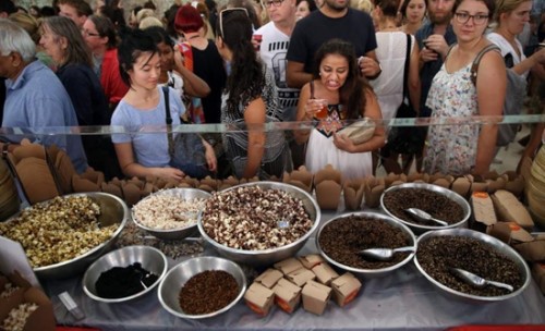 澳洲流行“昆虫餐”：烤蟑螂蜜烤蚂蚁上餐桌