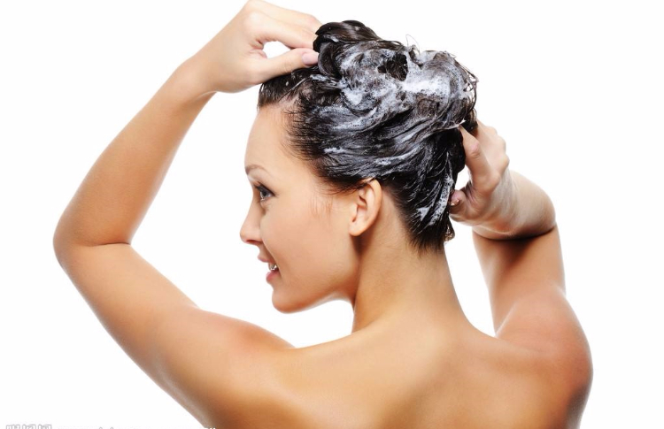 头发油、头皮痒、还大把脱发？其实是这种东西吃多了…