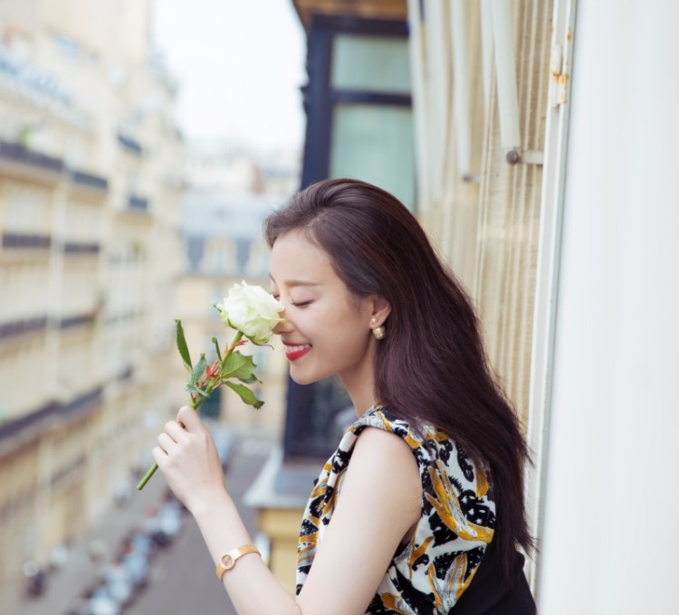 倪妮百变写真 时而性感时而清纯