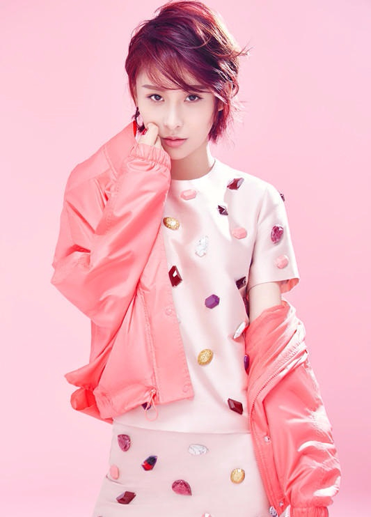 贾青清新唯美写真 笑容甜美俏皮充满少女情怀