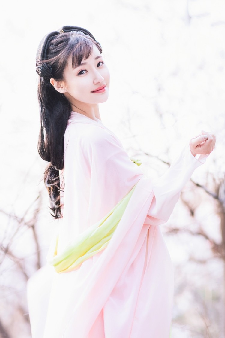 清纯刘海古装裙美女 清新活泼有少女气质