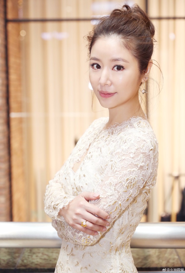 林心如杂志写真 笑靥如花满满的幸福