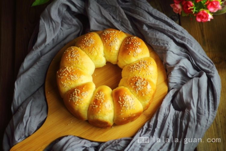 这样做的小面包不仅颜值好，味道更没得说，当早餐或下午茶都很赞