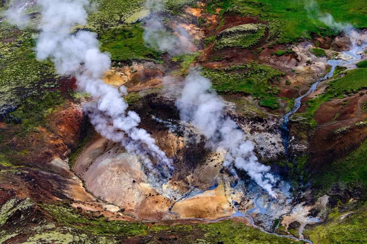 直升机航拍冰岛，梦幻“调色板”。