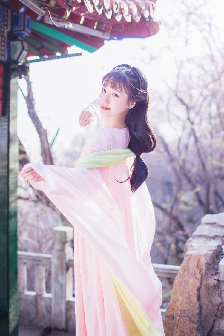 清纯刘海古装裙美女 清新活泼有少女气质