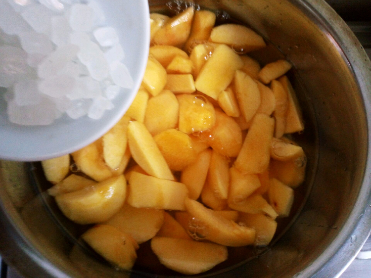 黄桃营养丰富，夏日吃补充维生素，清凉解渴！