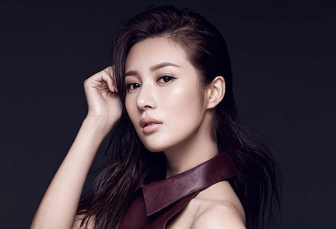 邬靖靖轻熟女风格写真 魅惑撩人性感女神范十足