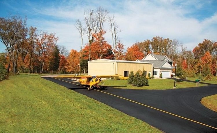 这个小镇竟比迪拜还要壕 家家用飞机当交通工具