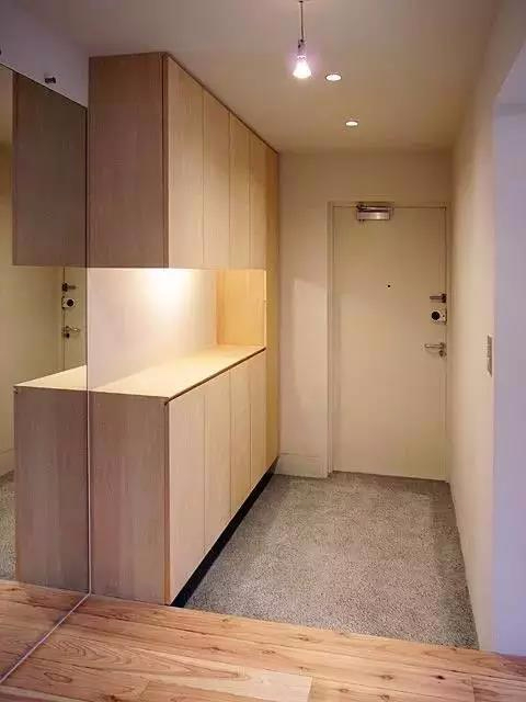 小户型的玄关鞋柜设计，就要跟着格局来，适合才好！