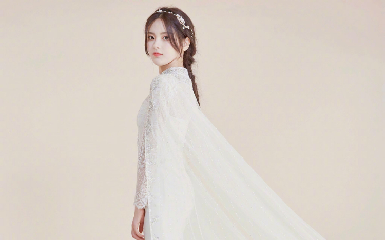 杨超越清纯婚纱写真