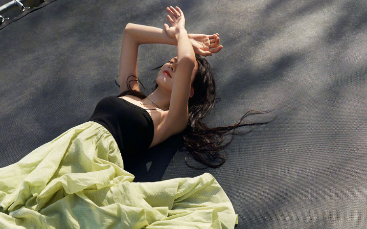 张予曦时尚性感写真