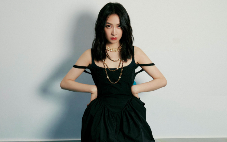 宋茜性感小黑裙写真