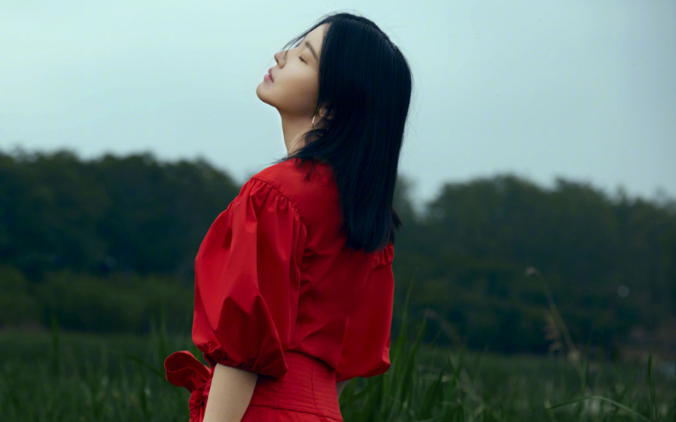 杨子姗恬静文艺写真